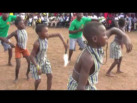 Prestation de la troupe de Djanlé au Polè Batouor 2021 à Niégo