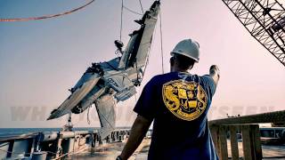 F/A-18 Super Hornet Crashes Into The Sea, Crew Ejects