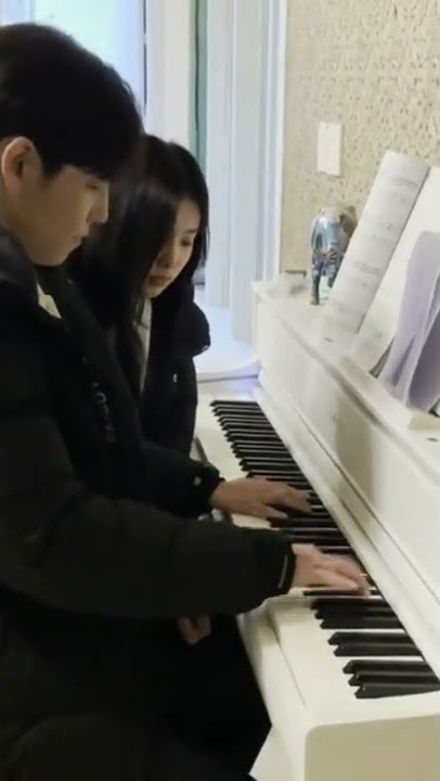 Wonpil taught Hyewon how to play piano for DAY6 - Time of Our Life