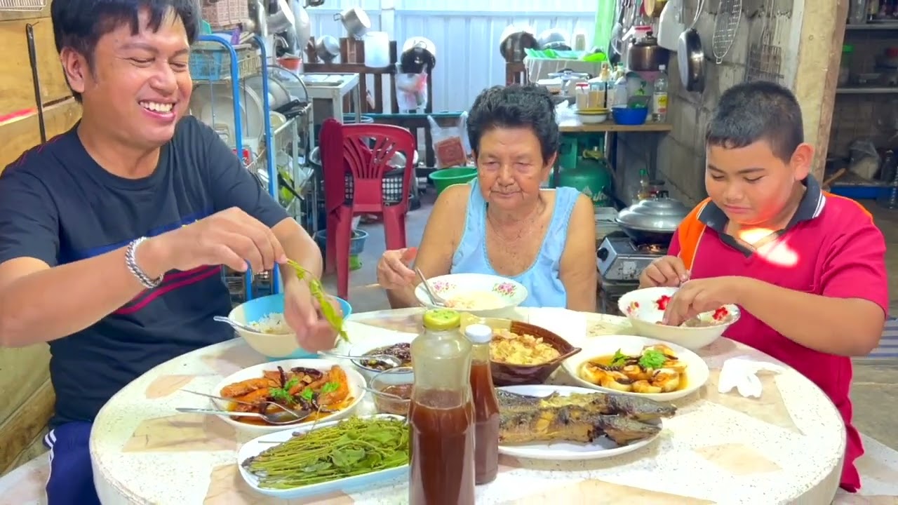 กินข้าวกับแม่ทองย้อย กุ้งทอดซอสมะขาม สะเดาน้ำปลาหวาน