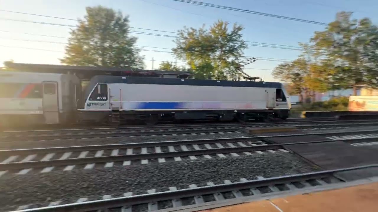 NJ TRANSIT Train Comet V passes through North Elizabeth friendly engineer 