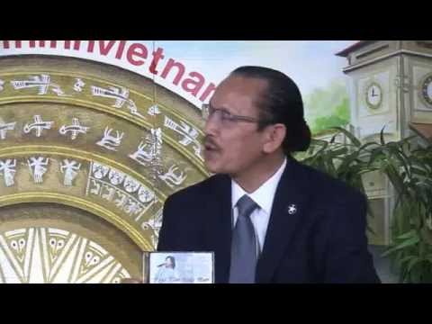 Pháp Luật và Đời Sống: Cha mẹ theo con qua Mỹ - YouTube