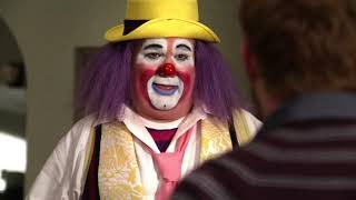 Modern Family 1x09 - Meet Fizbo the Clown