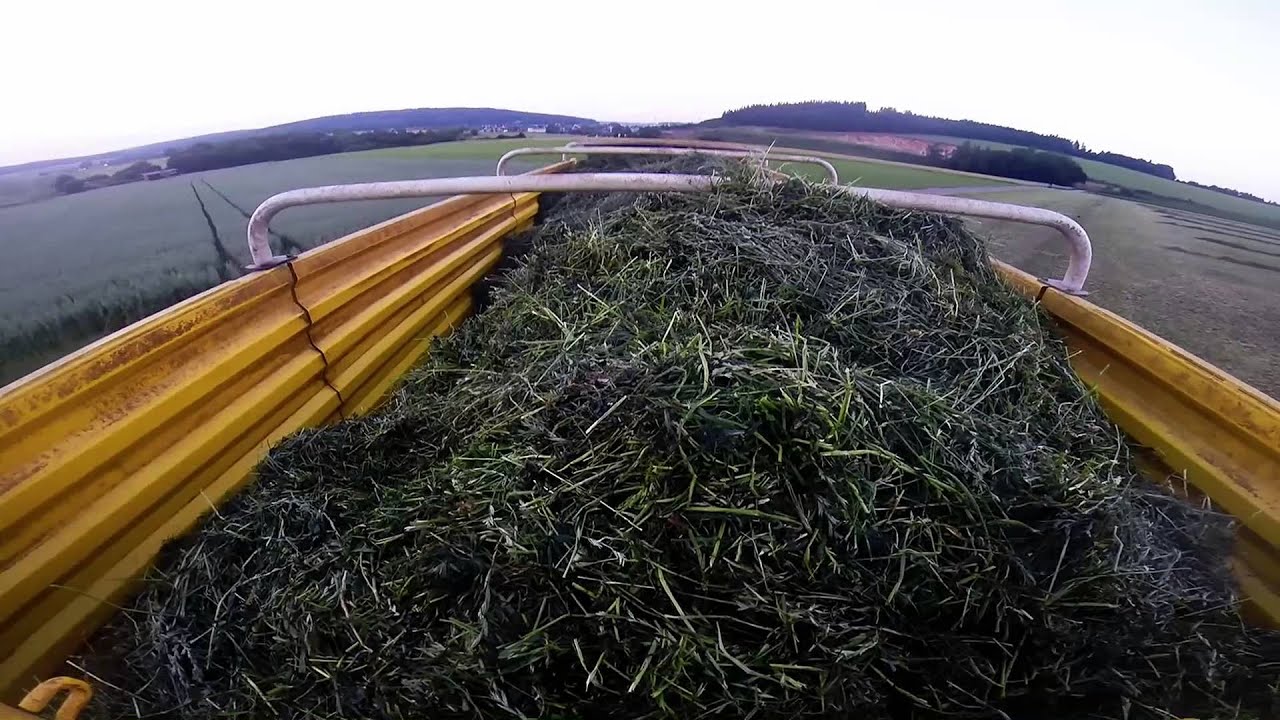 Fendt 820 Vario mit Pöttinger Torro 5700 vom Lohnunternehmen Klaus Fischer