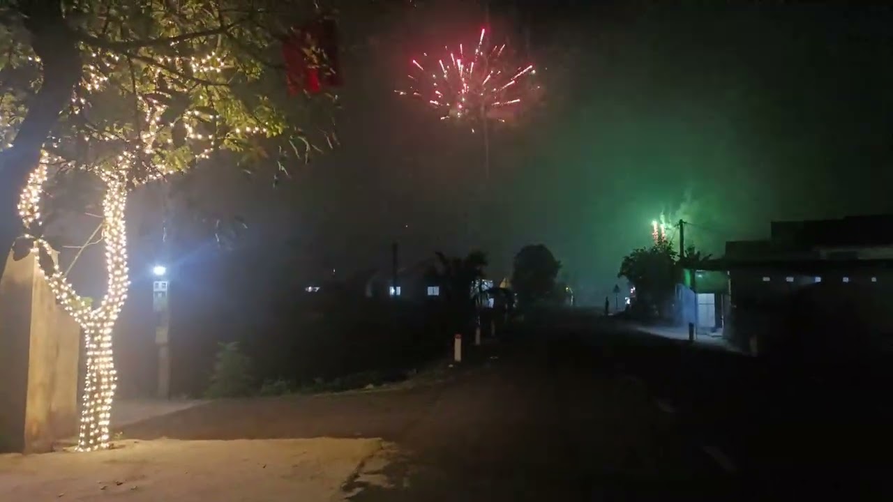 Pháo hoa bắn tưng bừng tết 2026