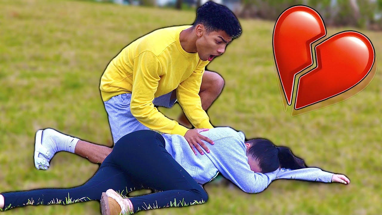 PASSING OUT PRANK IN PUBLIC **CUTE REACTION**