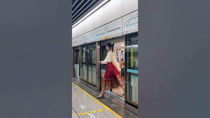 1.9米超高個蘿莉女孩。#馬面裙 #漢服 - 天天要聞