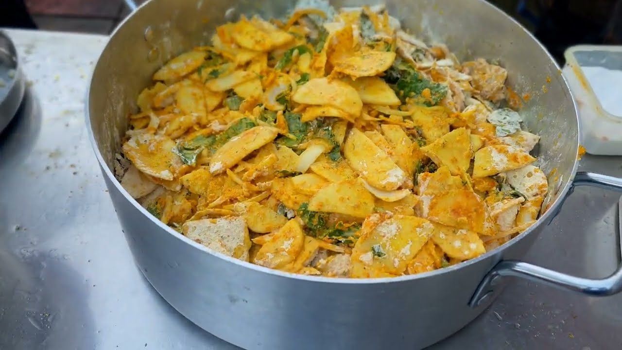 आलू प्याज और पालक कि भजिया/Potato, Onion and Spinach Fritters!