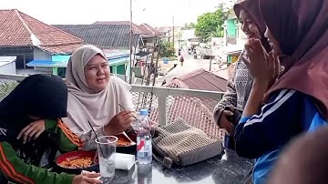 Mini vlog edisi makan seblak | Tugas Bahasa Indonesia 