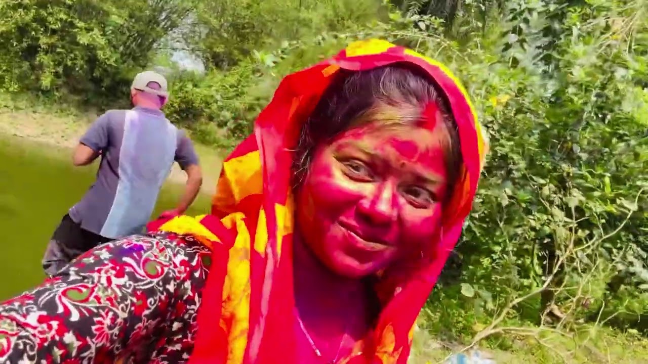 জয়বাবু আজ পাগল😁শ্বশুর বাড়ির পাড়ায় এই 1st রং মাখাতে গেলাম😜পাড়ায় বেরিয়ে যা হলো