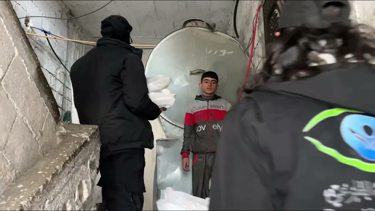 ببذل كريم من محسنين مازلنا مستمرين بتقديم وجبات إفطار صائم لأهلنا في مراكز الإيواء المؤقتة في حماة