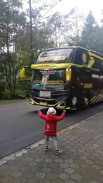 telolet basuri nada gemu famire MOONEYES‼️ Bus Mania Lembang #andribarnez81 #shorts #basuri #telolet
