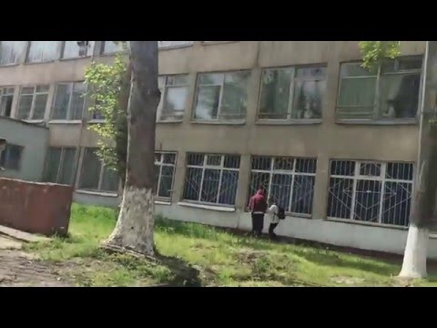 Мальчик упал из окна школы