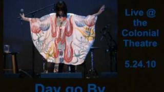 Karen O &amp; Nick Zinner - Day Go By - Colonial Theatre