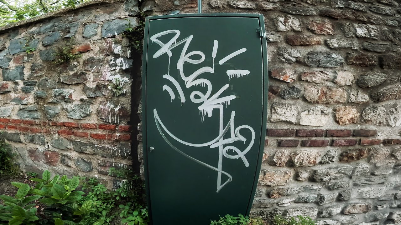 Graffiti Tagging and Throws in Istanbul