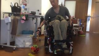 頸髄損傷、自助具背屈動作でマジックハンドを使います