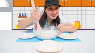 Pizza Party Dance with Mama Mira! Fun Recipes for Kids | Play with Flour Dough