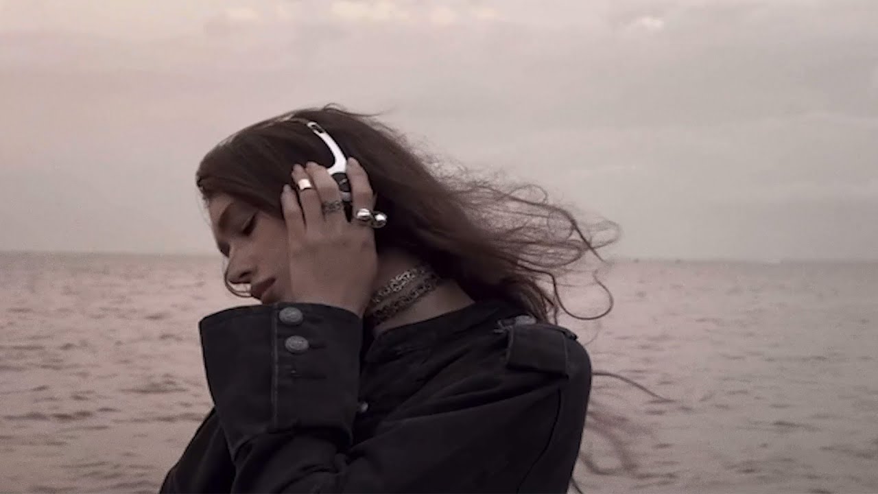 Lo-Fi House: A Deep Melancholy Mix for Goth Babes & Solitude