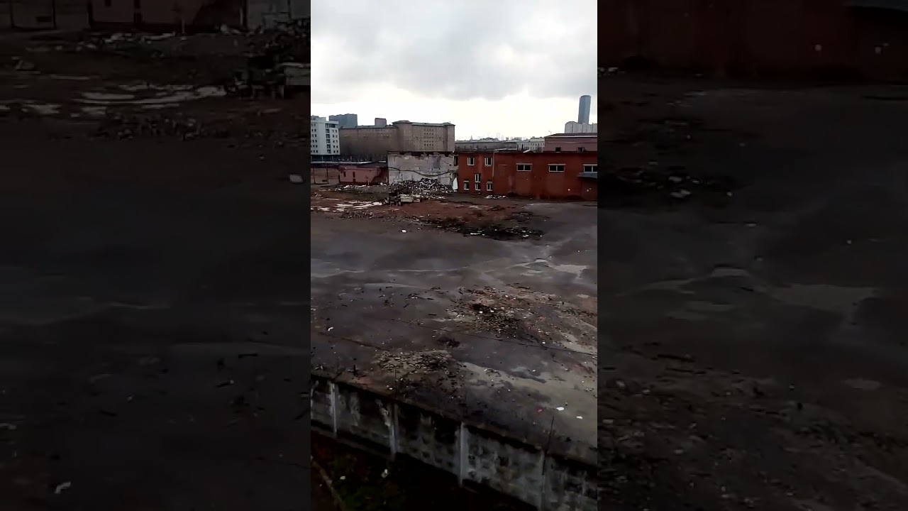 Вид из окна вагона монорельса в Москве View from the window of monorail car in Moscow 从莫斯科单轨列车的车窗看去