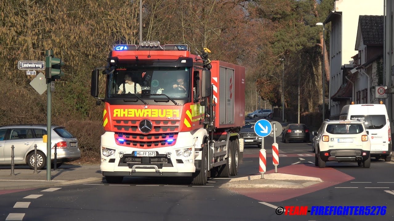Einsatzfahrten zum Großbrand auf dem Gestüt Erlenhof in Bad Homburg