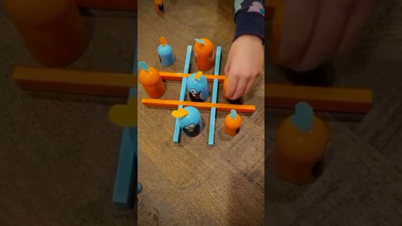Think Tic-Tac-Toe but way more fun 🧡 Gobblet Gobblers by Blue Orange Games adds a twist your kids