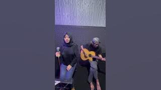 YUSIA KIRANA feat Aryono HR.. acoustic BUNGA TERLUKA