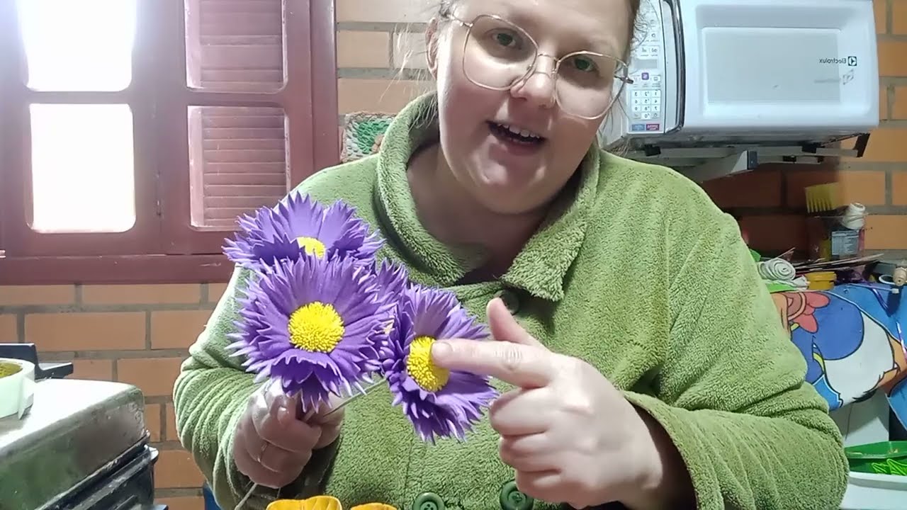 Flor cravo feito no frisador do hibisco conjugado