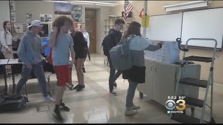 Teacher Making Students Lock Up Cell Phone To Increase Learning