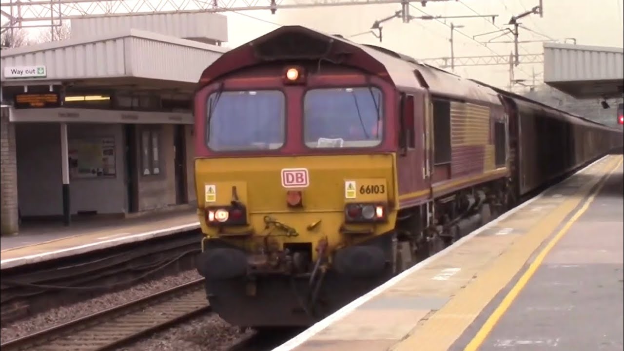 Trains at Hemel Hempstead - 31/3/21