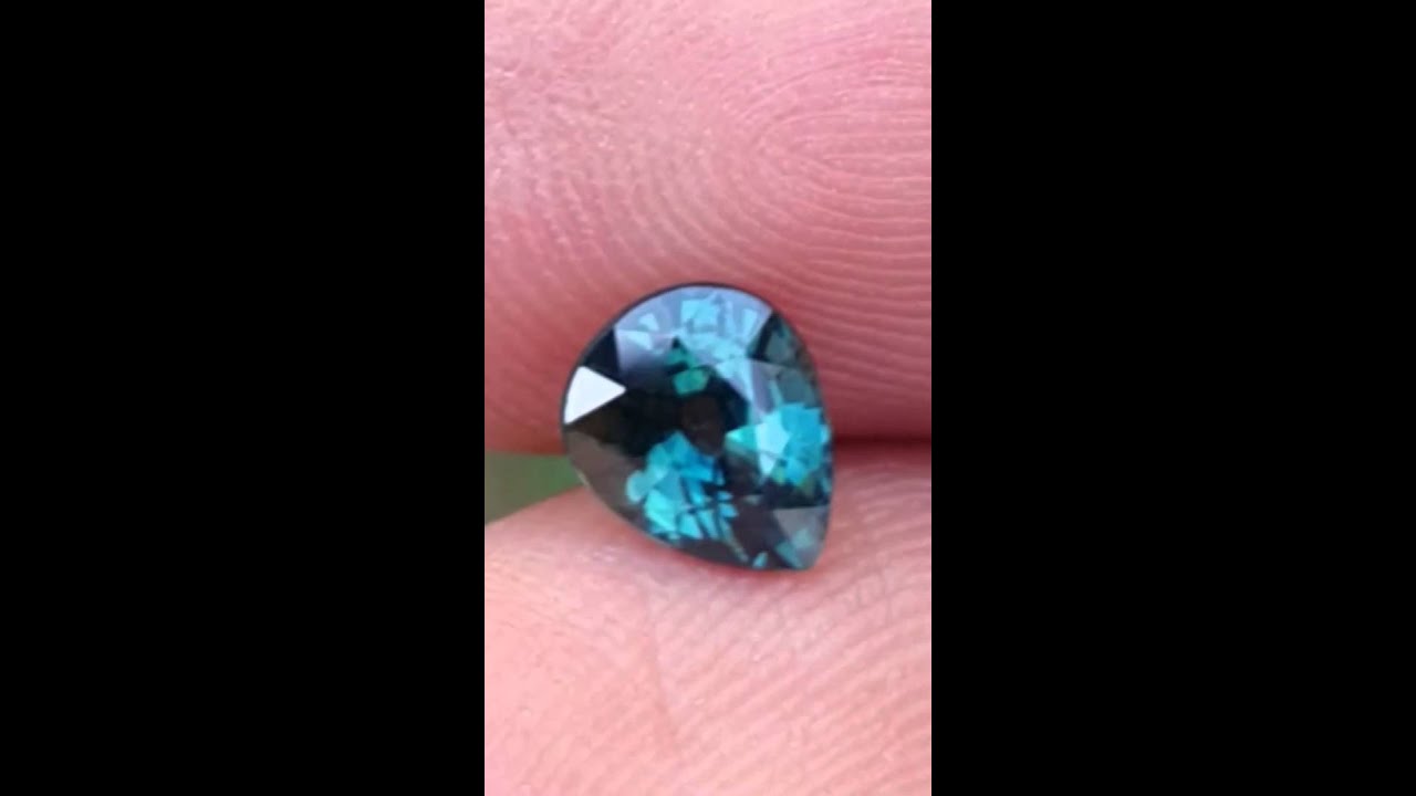 ไพลิน มาดากัสก้าดิบ 100 %  1.11 Cts.