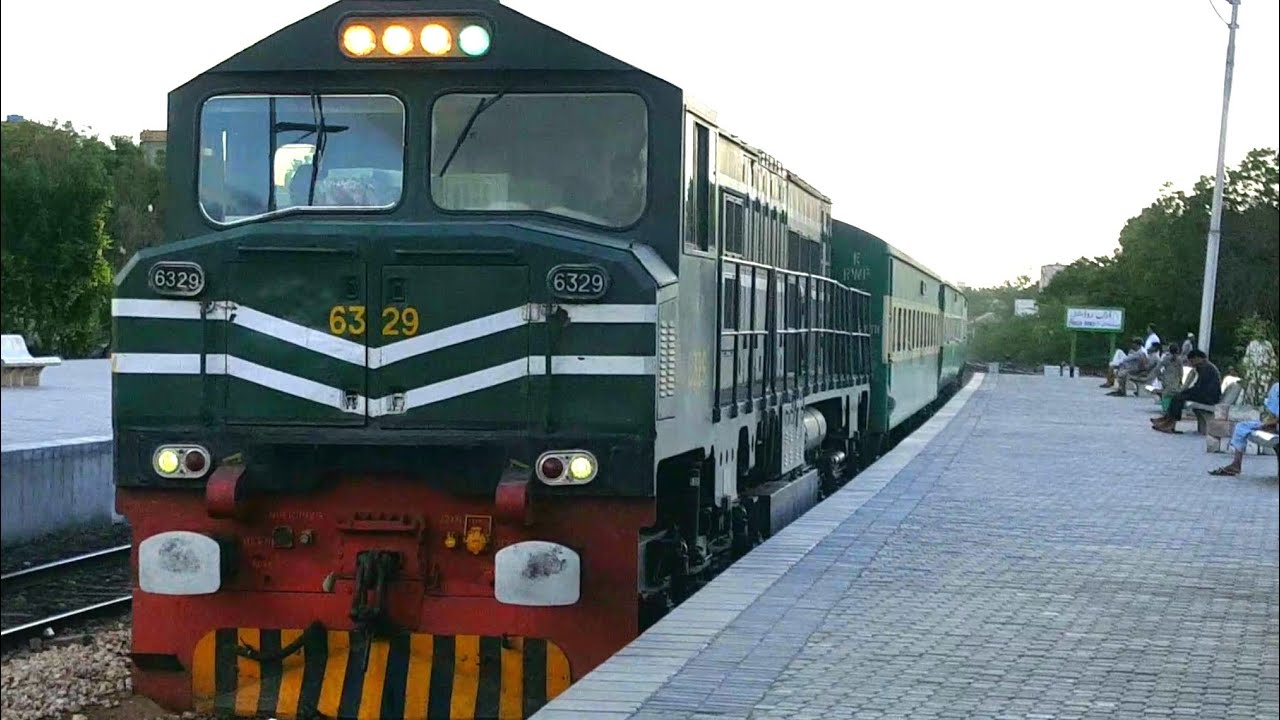 Tezgam express up Cross Drigh Road Station 2020