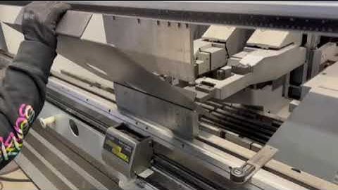 2023 LVD ToolCell 135/30, 120" x 150 Ton, 6 Axis Hyd Press Brake, Auto Tool Changer Stock #17809