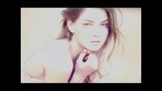 angin malam berhembus perlahan