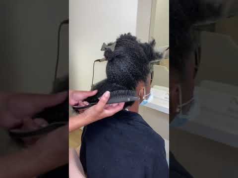 Vidéo: Comment laver les cheveux crépus (avec photos)