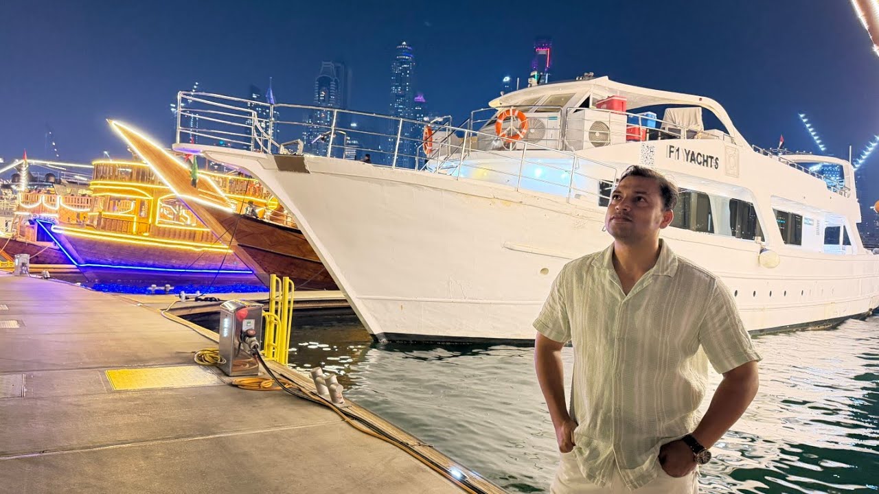 Heading to Dubai Harbor for the dhow cruise. 