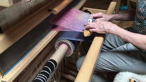 Tips on Throwing a Boat Shuttle when weaving