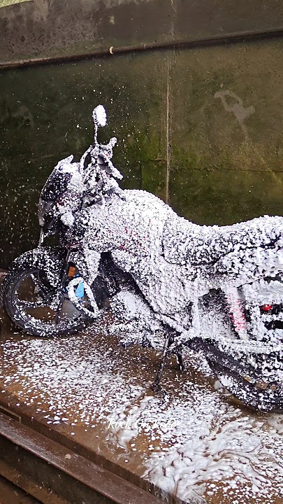 Sp 125 Foam Wash 😍 White Look #shorts #youtubeshorts #trending #bike #rider #viralvideo