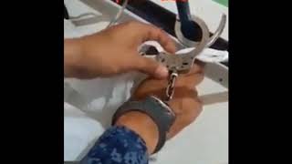 How to get rid of the handcuffs by plastic bag !!!
