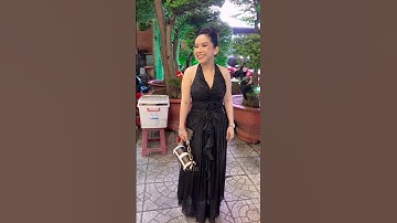 Nghệ sĩ Bình Tinh xinh đẹp đến rất sớm dự tiệc sinh nhật Nsut Kim Tử Long tại Làng Nướng Nam Bộ