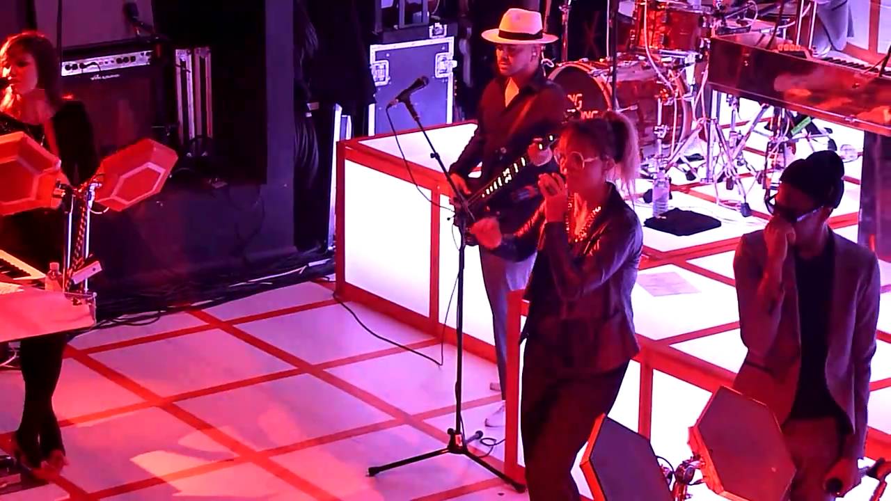 Mark Ronson and The Business International Bang Bang Bang - YouTube