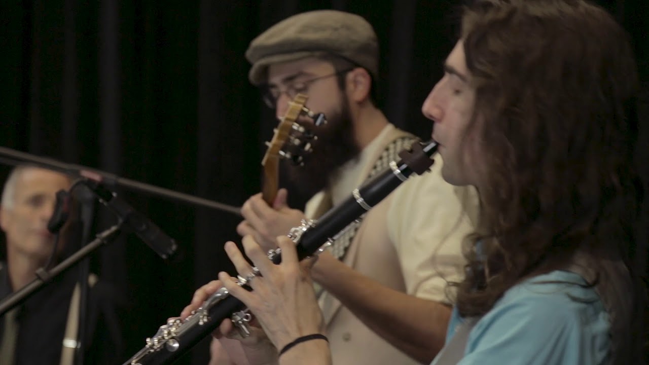 French 75 Dixieland Jazz Orchestra performs Weary Blues/Shake It and ...