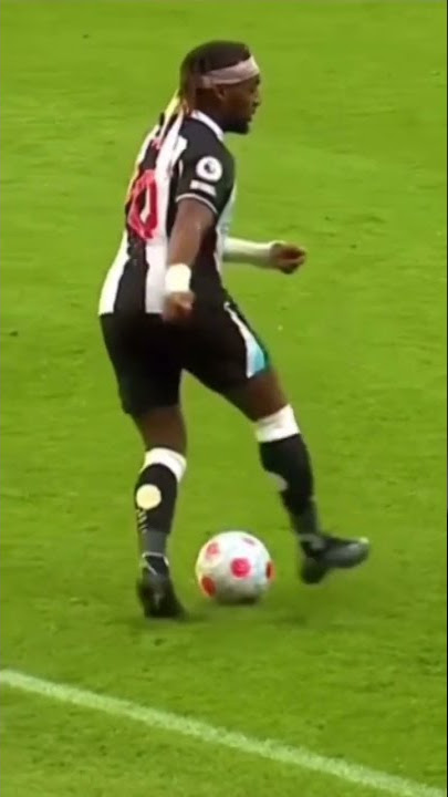 Saint Maximin On The Wing
