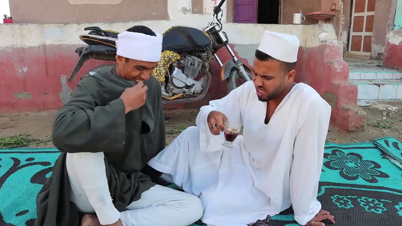 رجل بـ 100 وش - سرقهم قدام الناس كلها !!