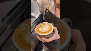 Latte art ! Swan 🦢 #coffee #espressolover #youtubeshorts #barista #latteart #fypシ゚viral #pov