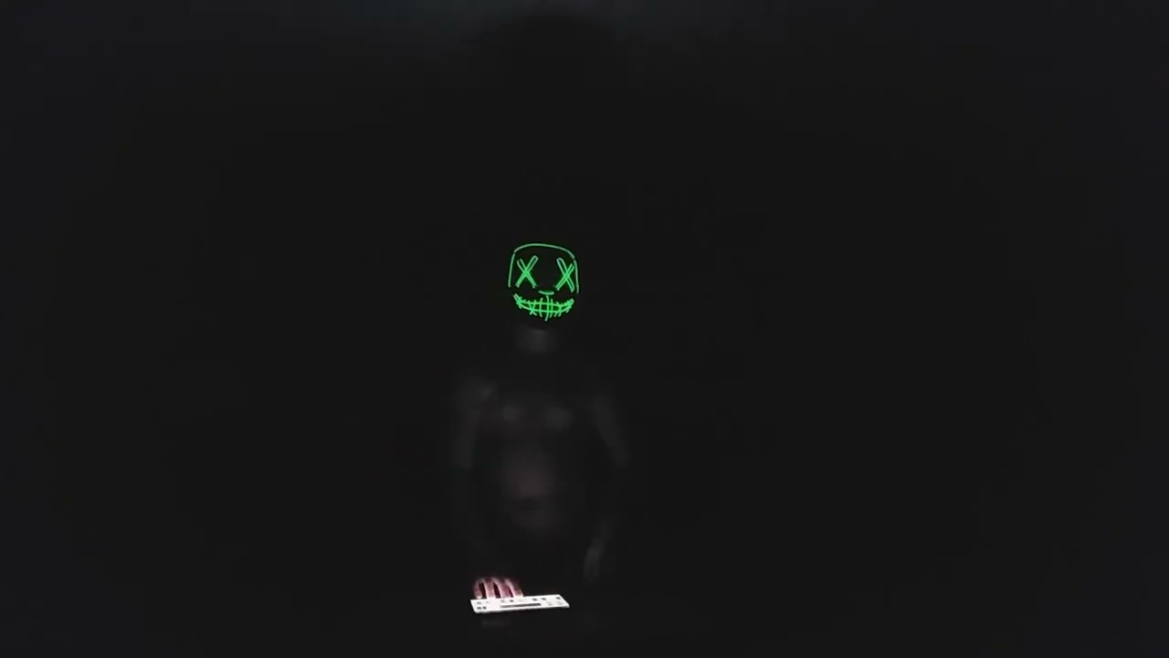 Диджей в маске. Наша песня Slip root you not.