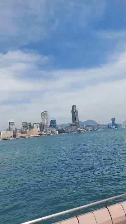 JALAN JALAN SORE MENIKMATIN LAUT YANG INDAH DI HONGKONG