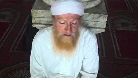 مسيحى سابق اسلم لله الخالق  يقرآ سورة مريم .رائع.