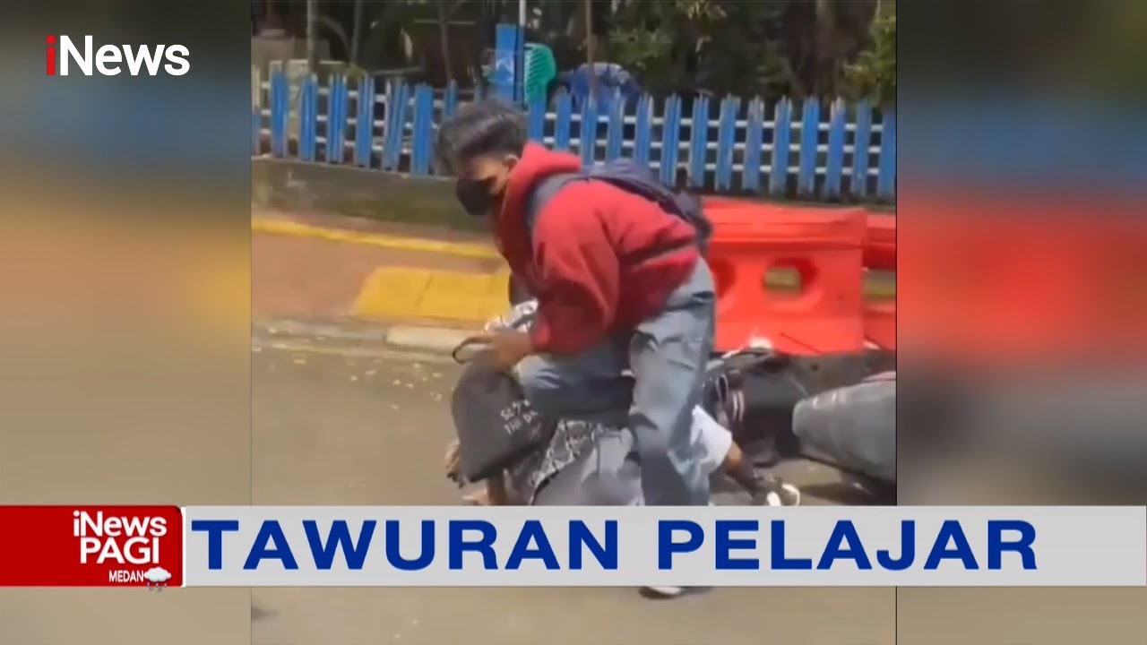 Kesal, Warga Lempar Kone Pembatas Jalan Bubarkan Tawuran Pelajar #iNewsPagi 08/01