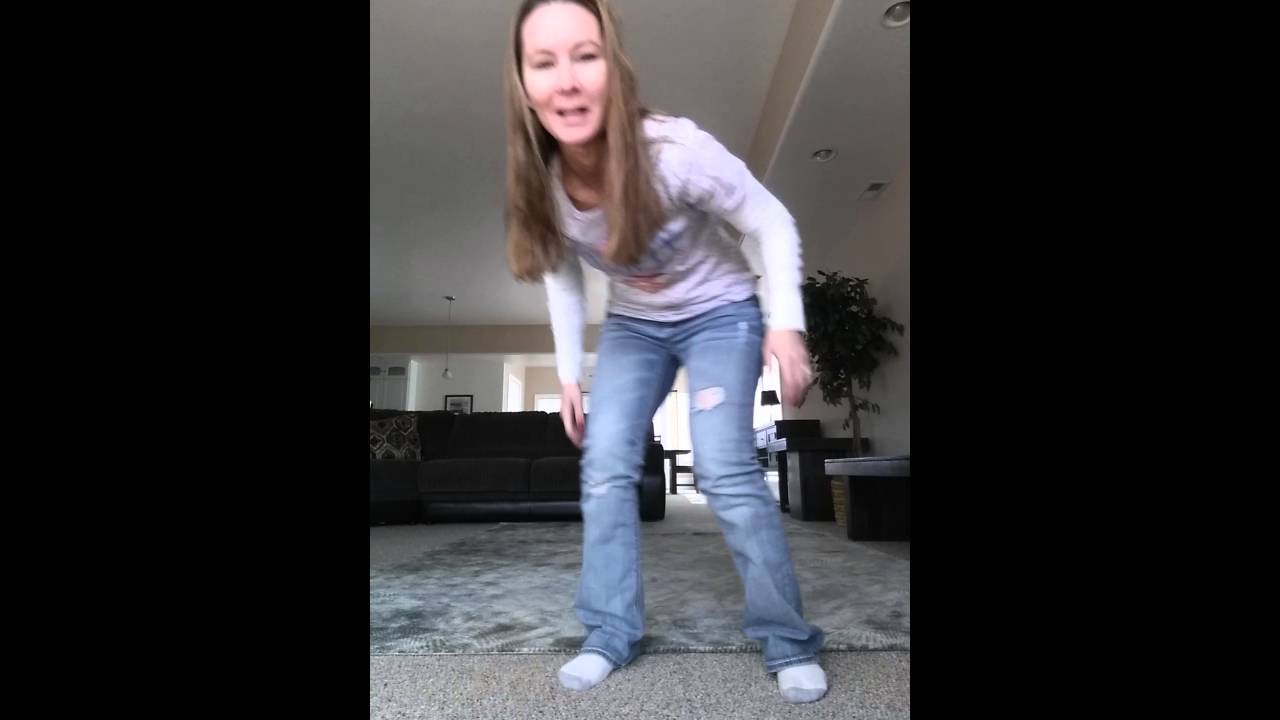 Giving an uncooperative dog an insulin shot - YouTube
