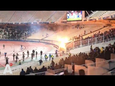 Vuurwerkbom verwondt Ajacieden in stadion AEK